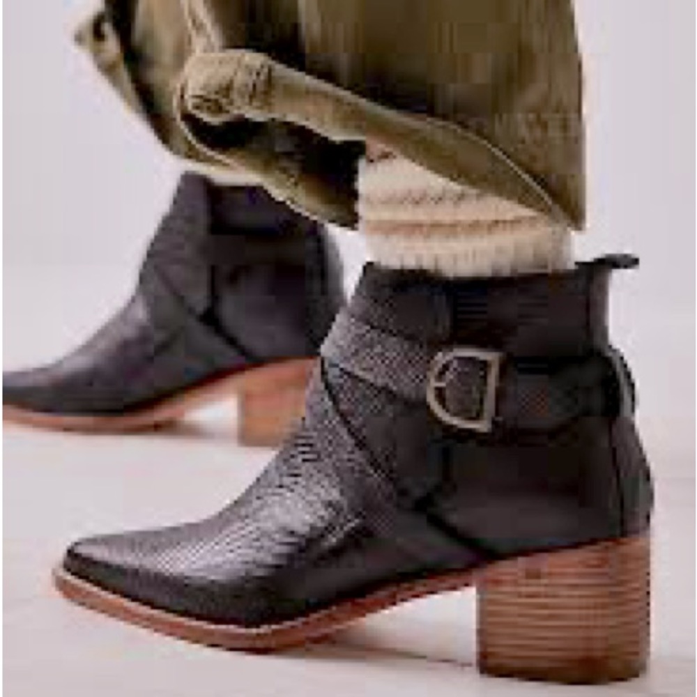 Kelsi Dagger Brooklyn Women's Jordana Distressed Leather Bootie Boots